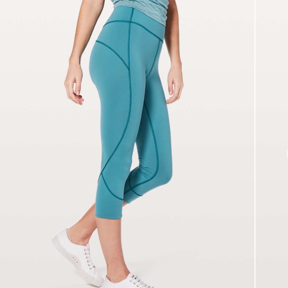 Lululemon In Movement Crop *Everlux 19"